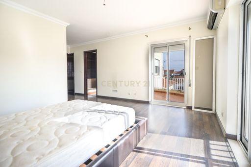 MORADIA T4 COM PISCINA - Image 18