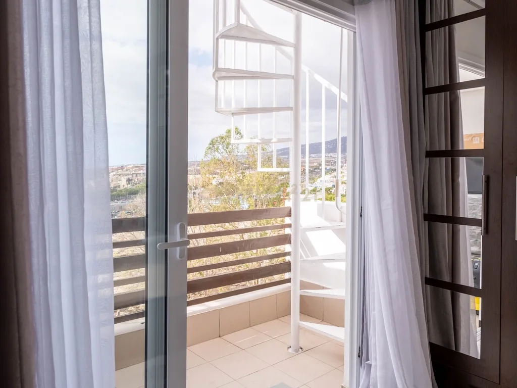 Duplex Moderno em Santa Cruz de Tenerife - 2 Quartos e 2 WC - Image 15