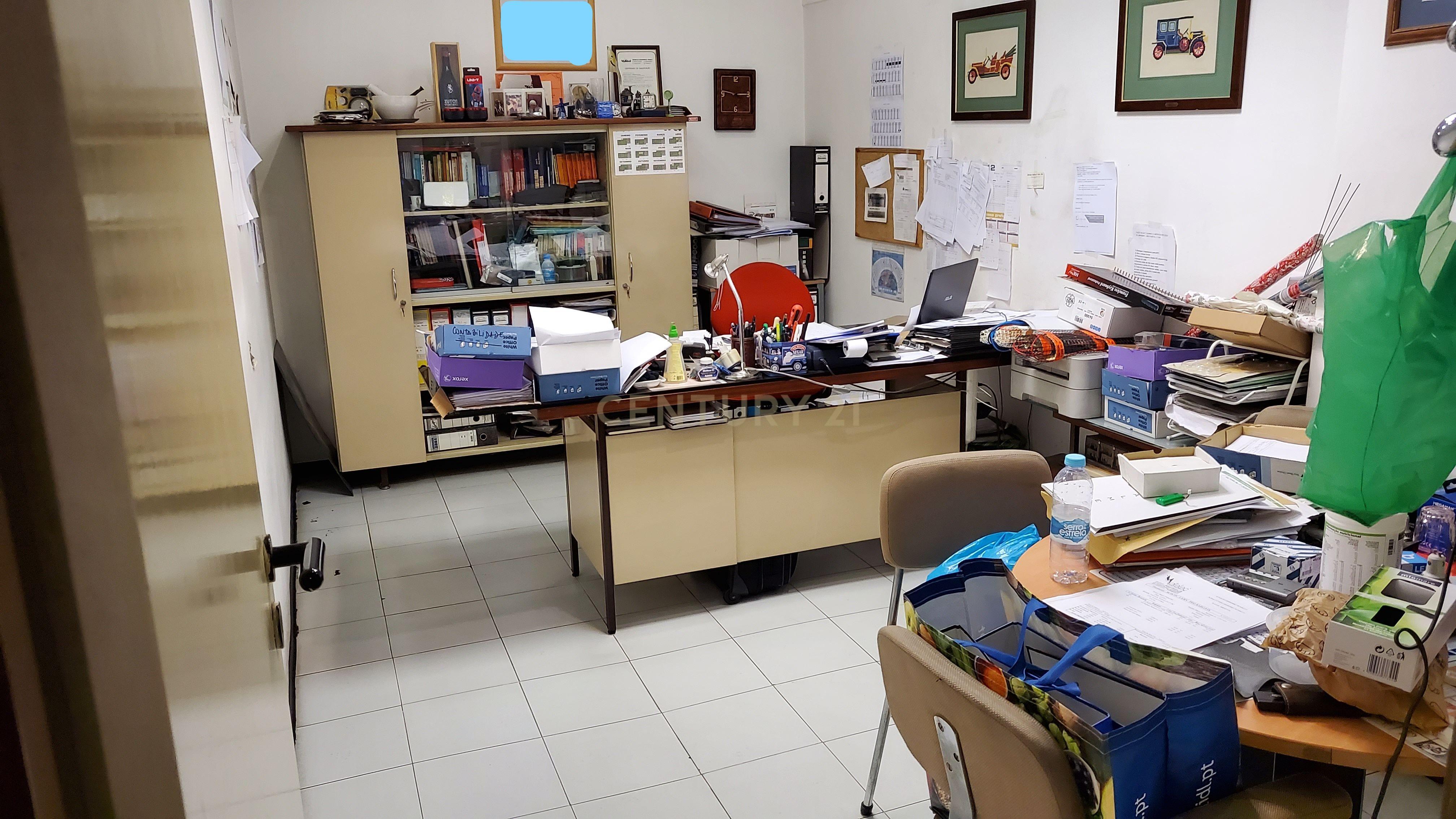 Loja em Lisboa com Acessibilidade e Garagem - 219.5m² - Image 12