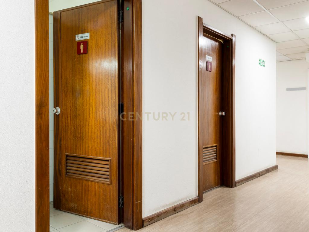 Escritório com 115m2 em Alfragide, Amadora. Em Arrendamento! - Image 3