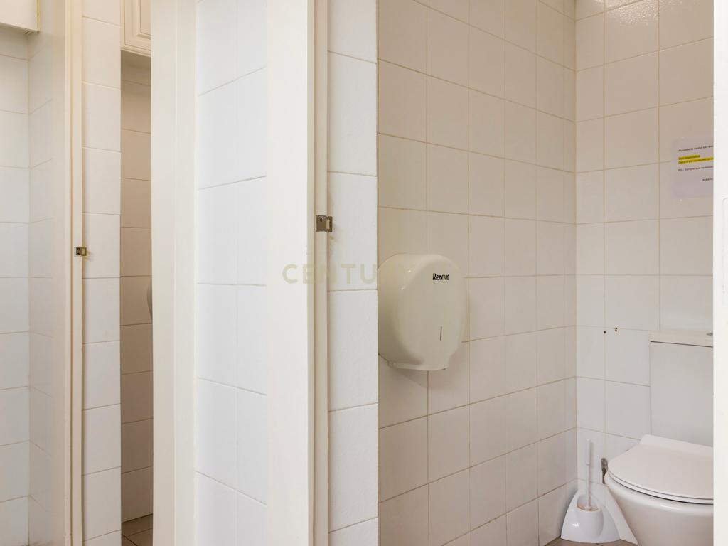 Escritório com 115m2 em Alfragide, Amadora. Em Arrendamento! - Image 6