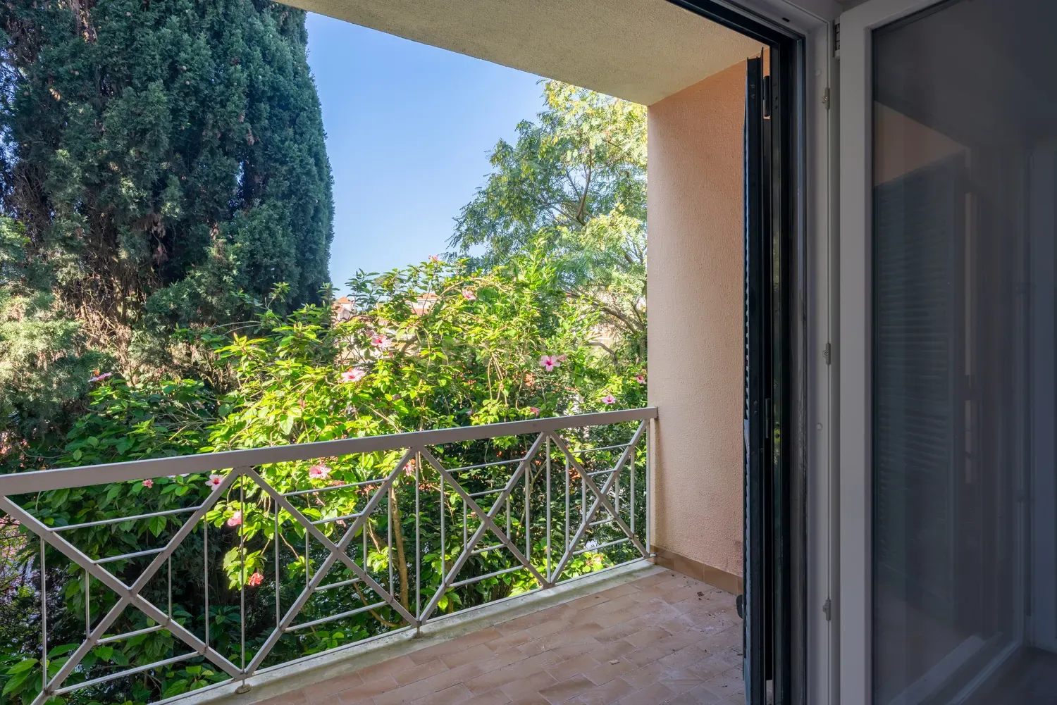 Apartamento T2 em condomínio fechado Monte Estoril - Image 2