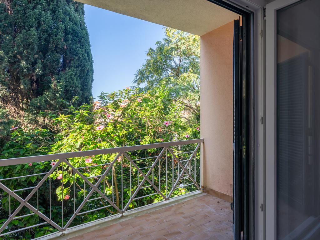 Apartamento T2 em condomínio fechado Monte Estoril - Image 2