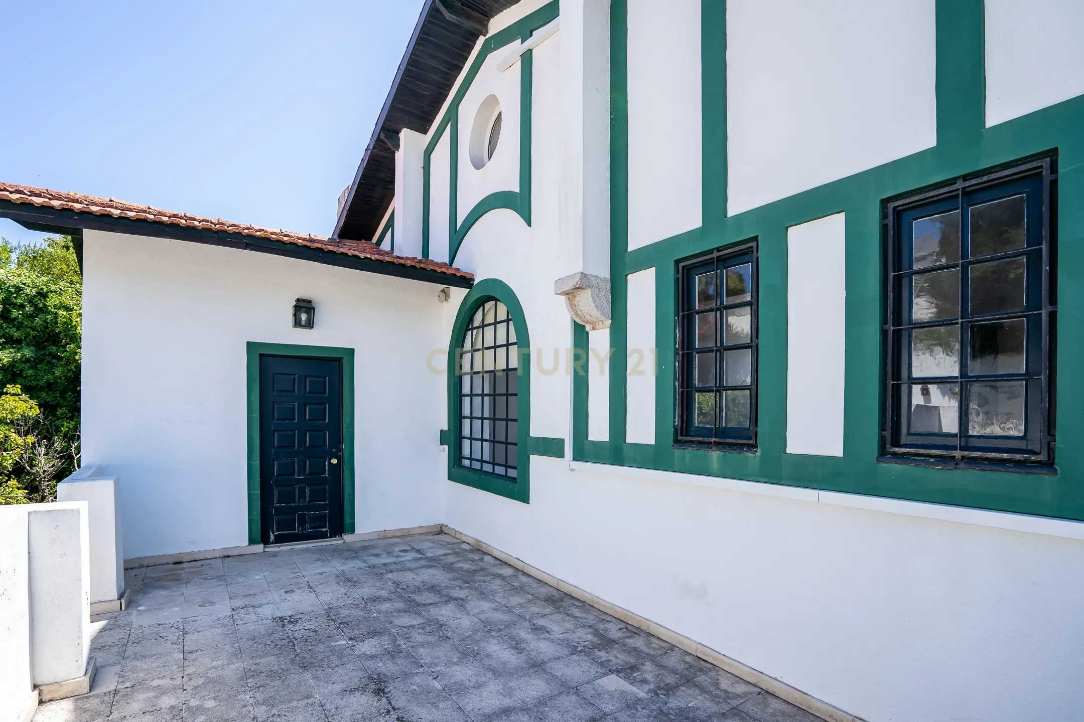 Moradia isolada com piscina no Estoril - Image 27