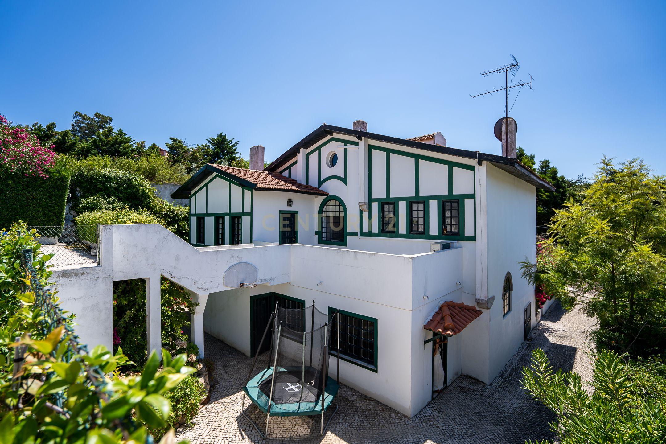 Moradia isolada com piscina no Estoril - Image 32