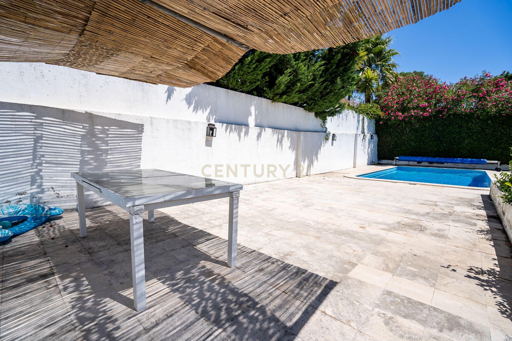 Moradia isolada com piscina no Estoril - Image 30