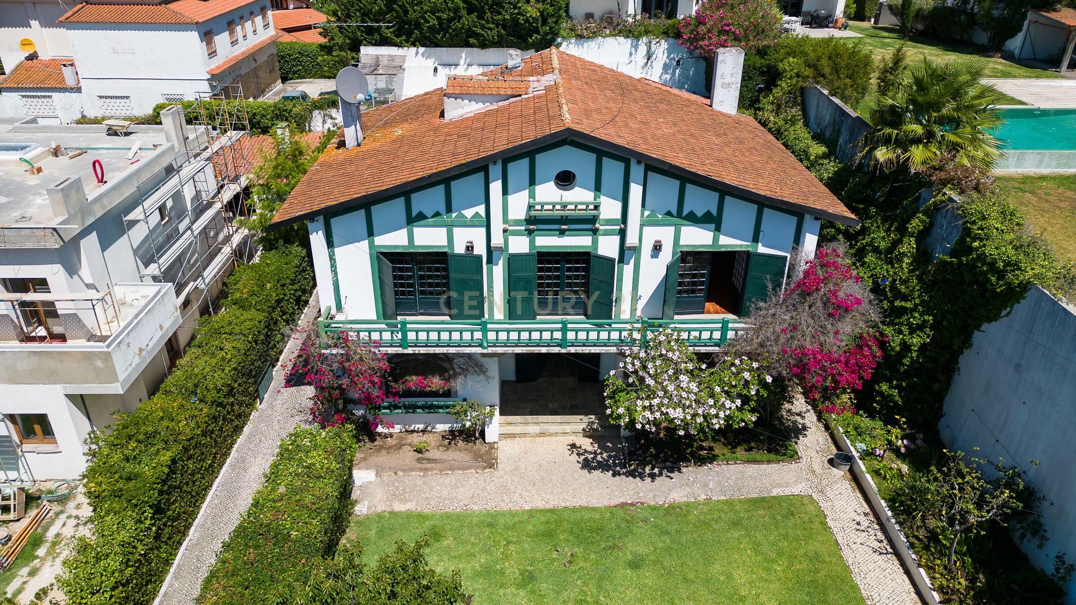 Moradia isolada com piscina no Estoril - Image 1