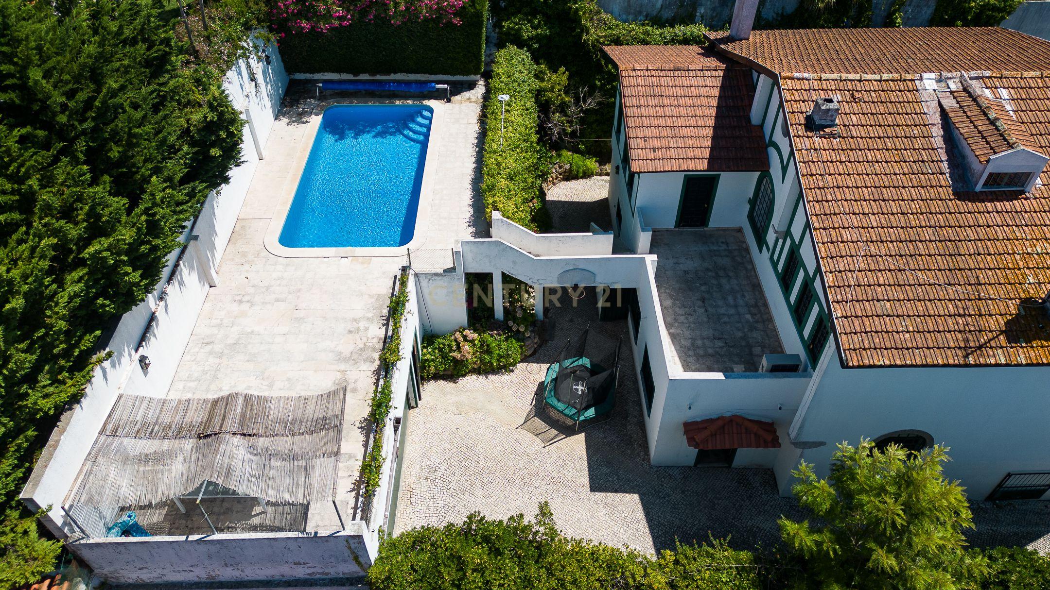 Moradia isolada com piscina no Estoril - Image 37