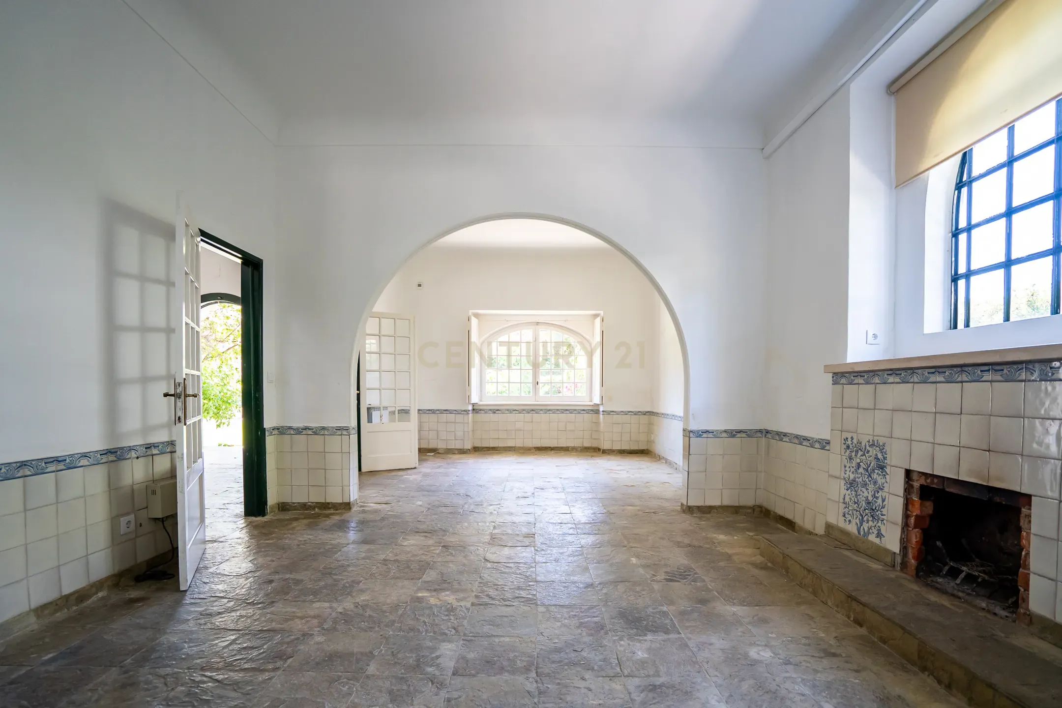 Moradia isolada com piscina no Estoril - Image 7