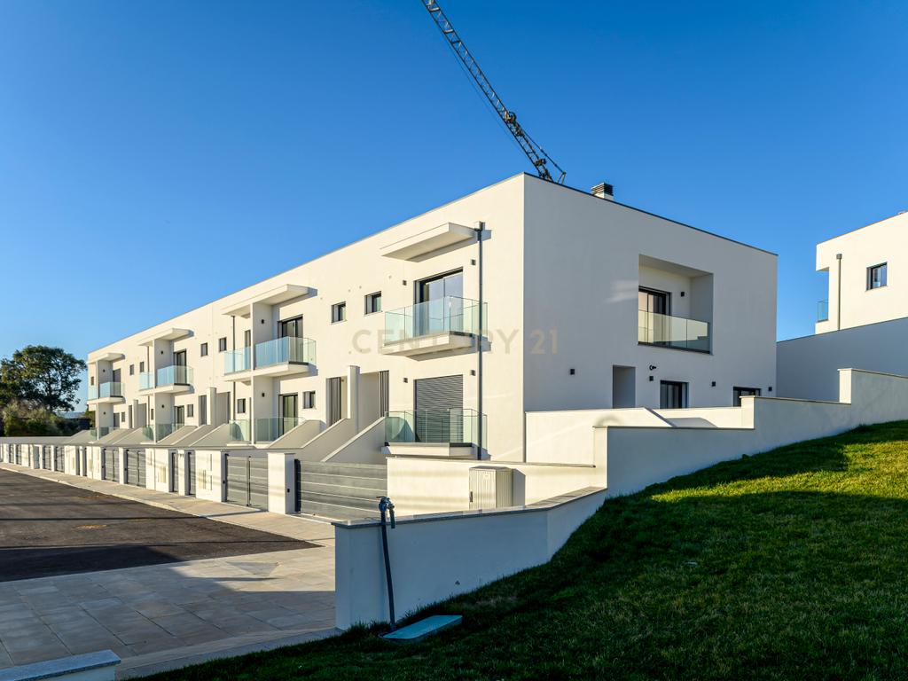 Condomínio Villas Mor || Moradia T3 - Segmento de Luxo || Aveiras de Cima || OBRA NOVA - Image 4