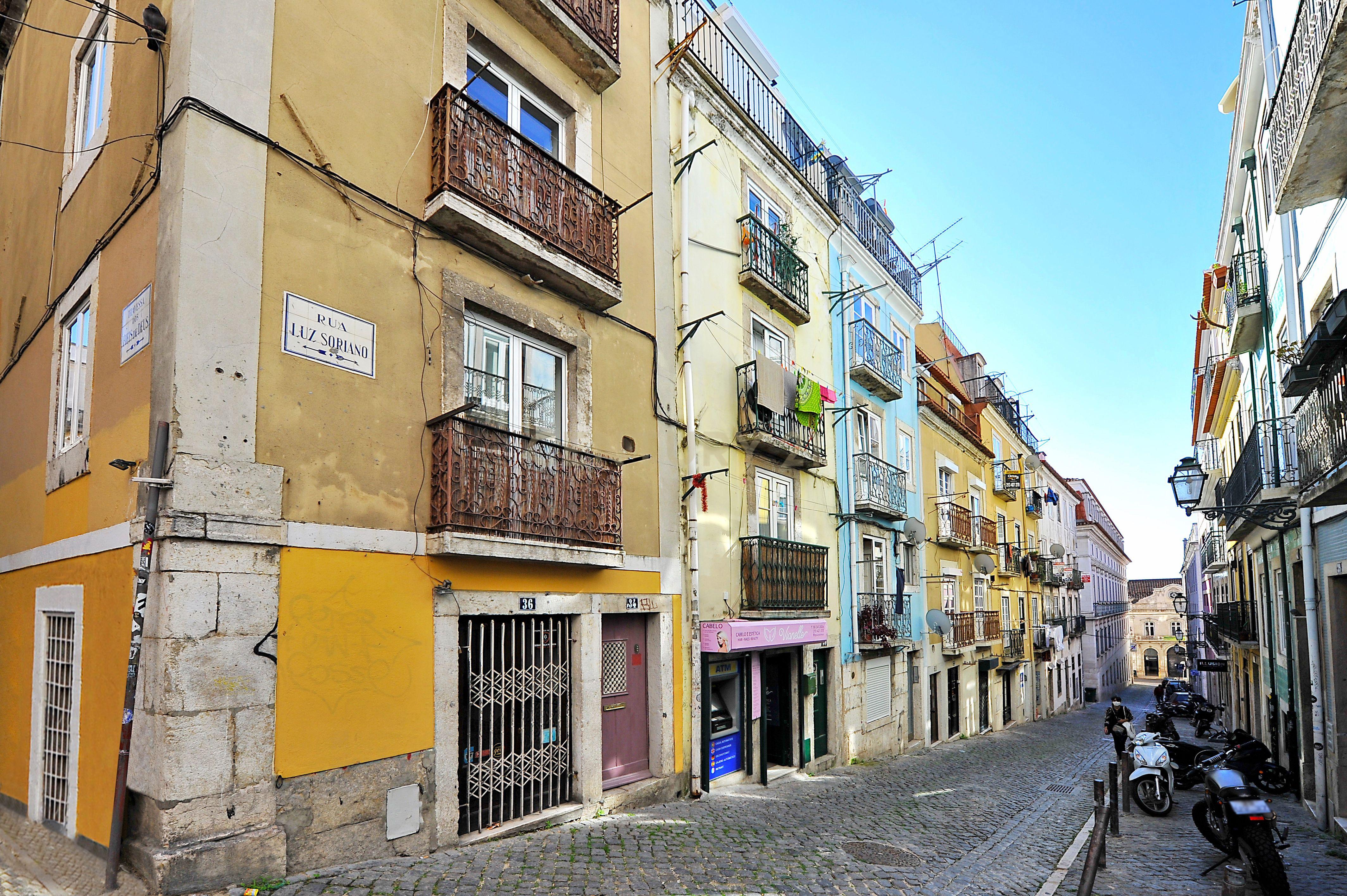Prédio bem conservado na Rua Luz Soriano. Em Venda! - Image 32