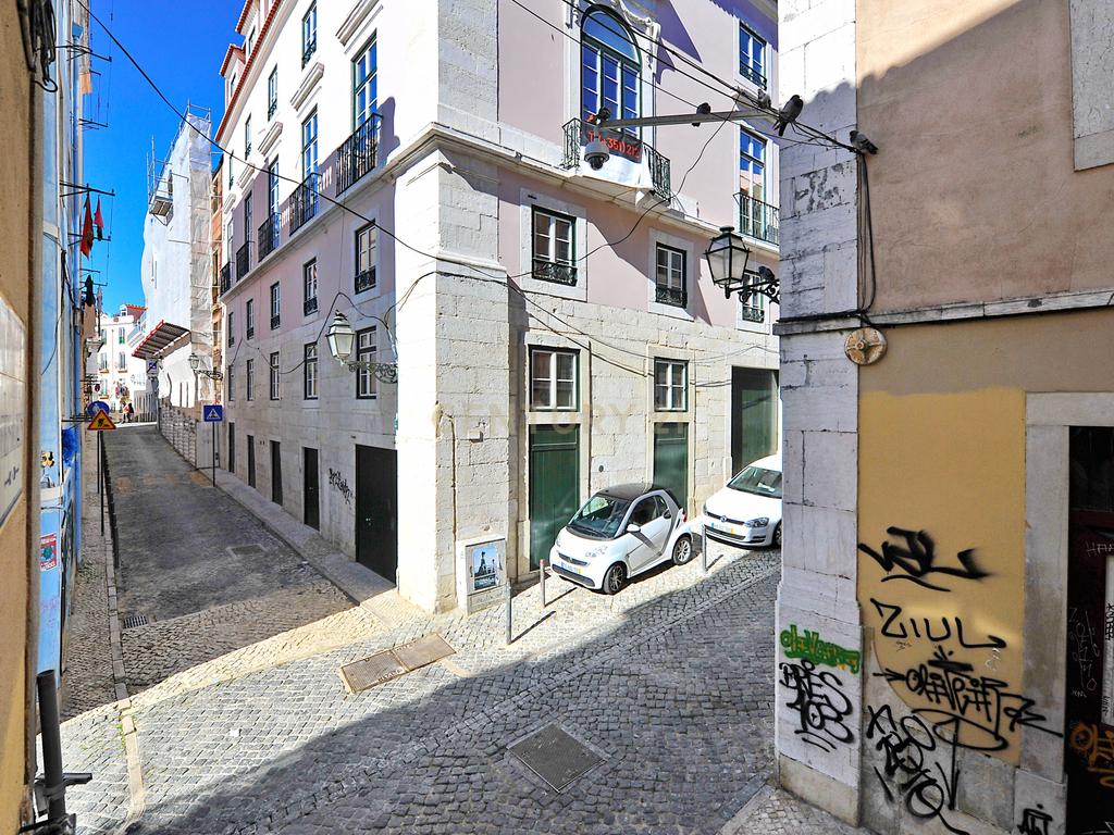 Prédio bem conservado na Rua Luz Soriano. Em Venda! - Image 15