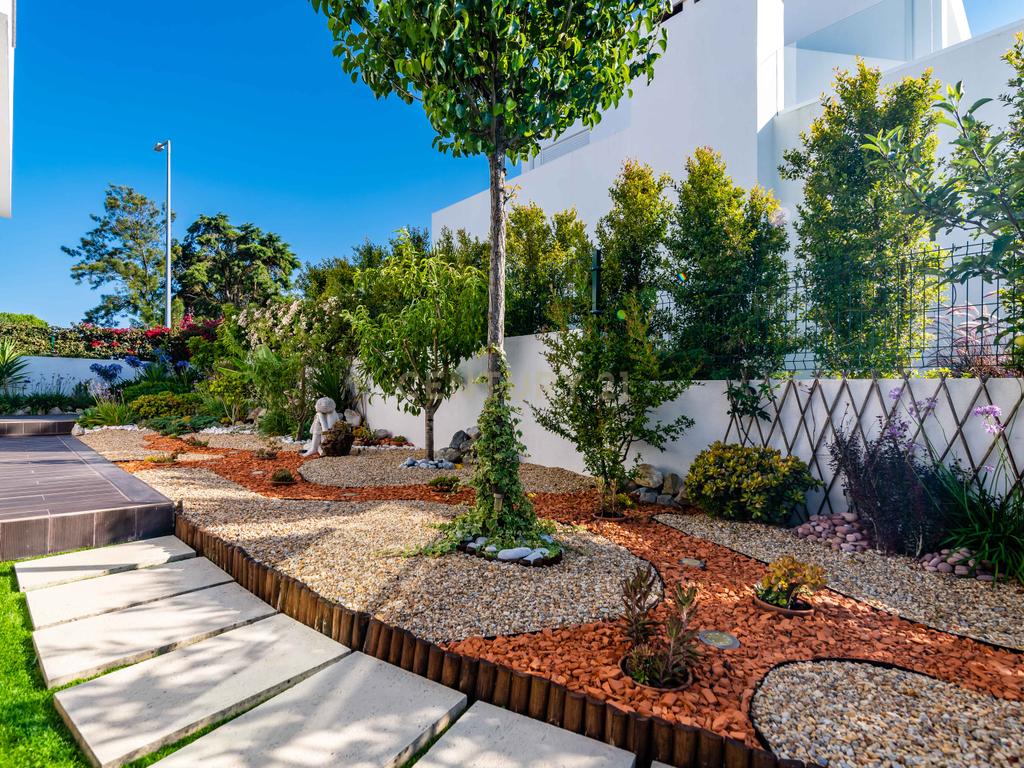 Moradia T3+2 | Sesimbra com Piscina, Jacuzzi, duas Pérgulas Bioclimáticas e muito mais. - Image 35