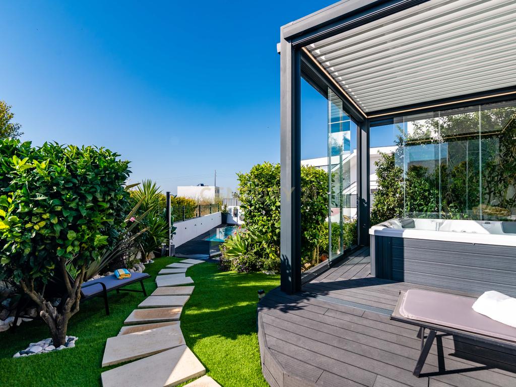 Moradia T3+2 | Sesimbra com Piscina, Jacuzzi, duas Pérgulas Bioclimáticas e muito mais. - Image 70