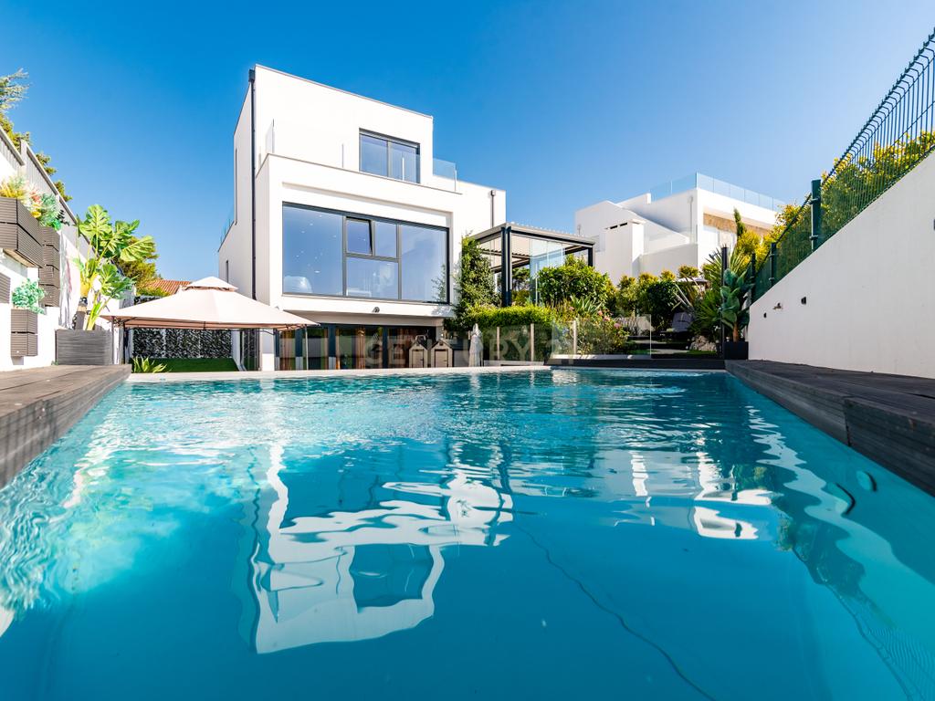 Moradia T3+2 | Sesimbra com Piscina, Jacuzzi, duas Pérgulas Bioclimáticas e muito mais. - Image 73