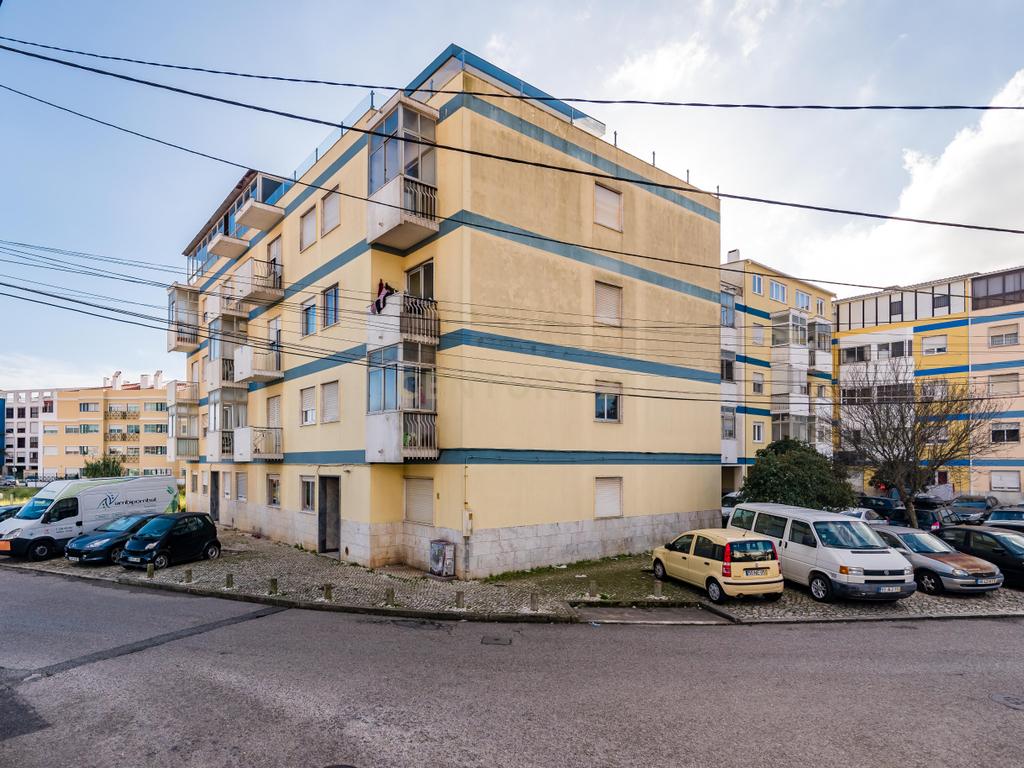 Duplex Renovado com Terraços em Mem-Martins - Image 58