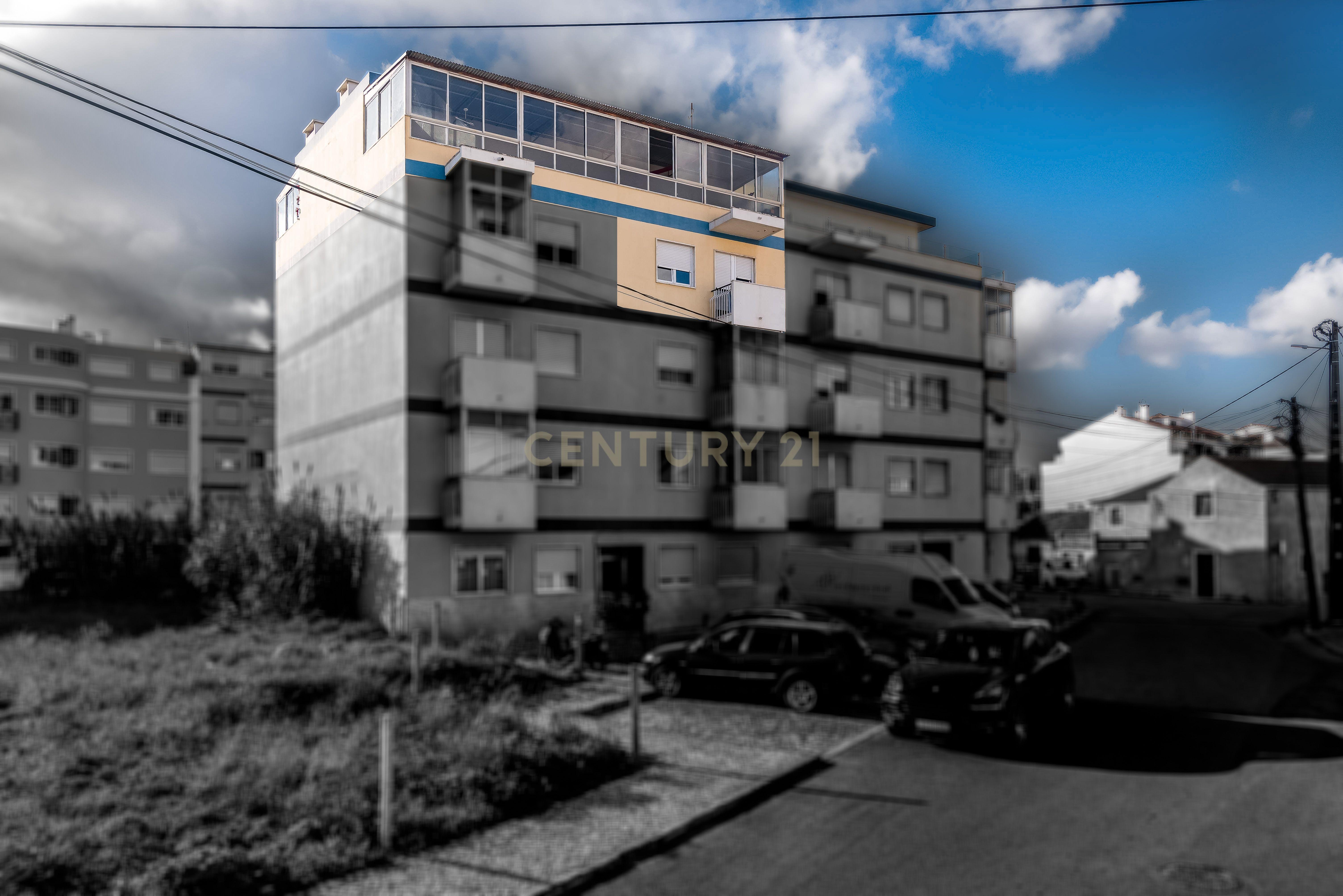 Duplex Renovado com Terraços em Mem-Martins - Image 53