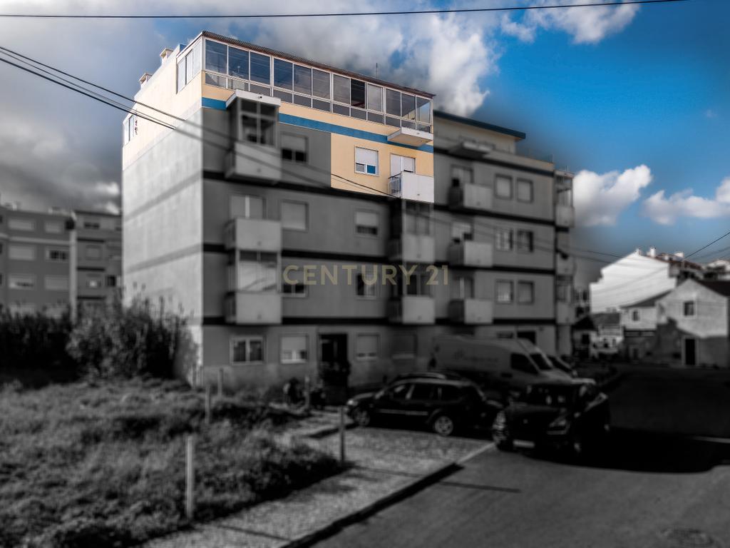 Duplex Renovado com Terraços em Mem-Martins - Image 53
