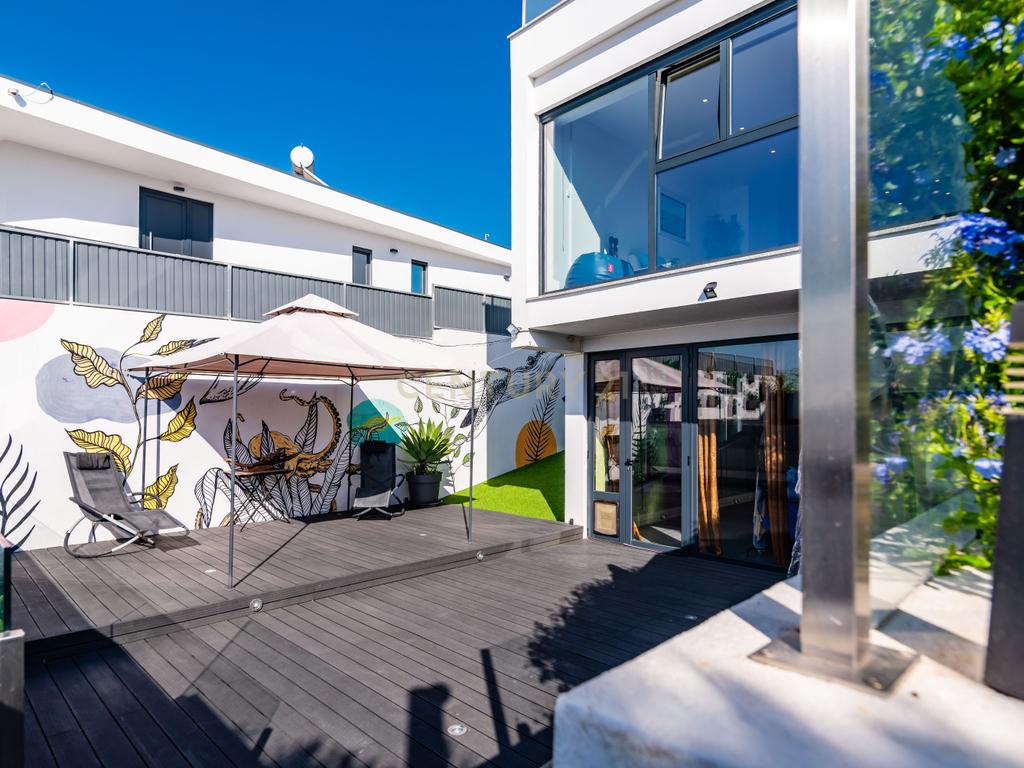 Moradia T3+2 | Sesimbra com Piscina, Jacuzzi, duas Pérgulas Bioclimáticas e muito mais. - Image 74