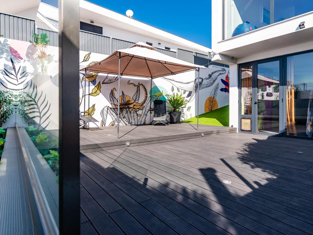 Moradia T3+2 | Sesimbra com Piscina, Jacuzzi, duas Pérgulas Bioclimáticas e muito mais. - Image 75