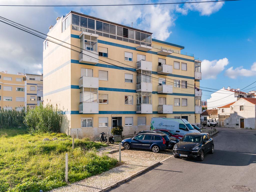 Duplex Renovado com Terraços em Mem-Martins - Image 52