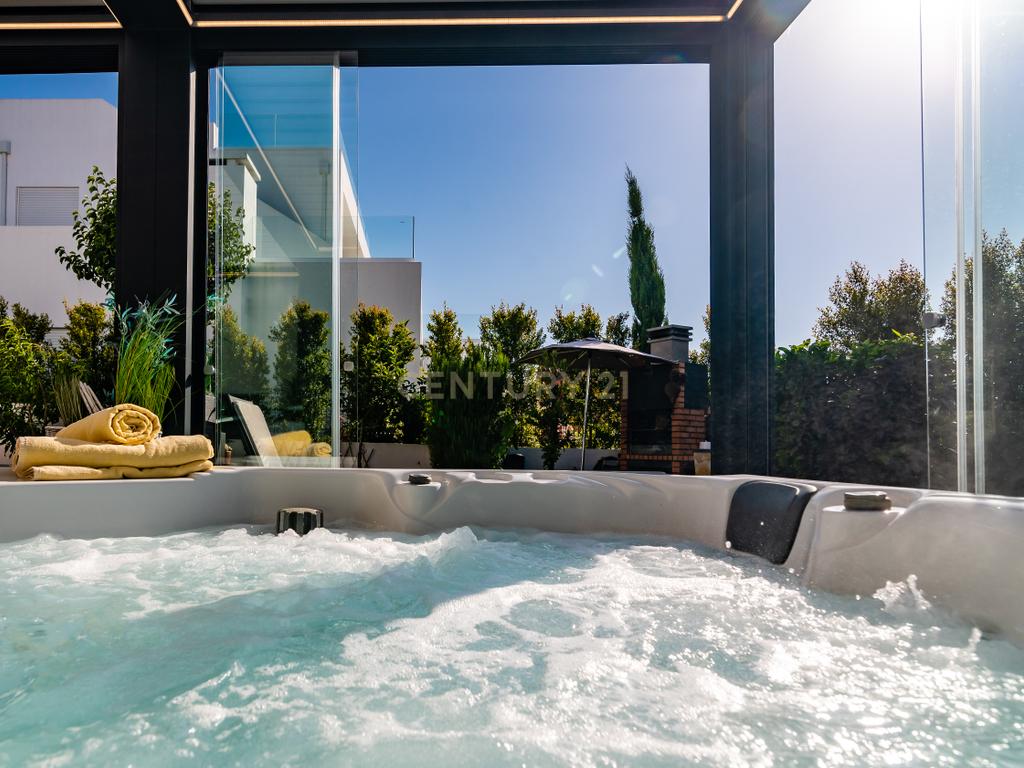 Moradia T3+2 | Sesimbra com Piscina, Jacuzzi, duas Pérgulas Bioclimáticas e muito mais. - Image 81