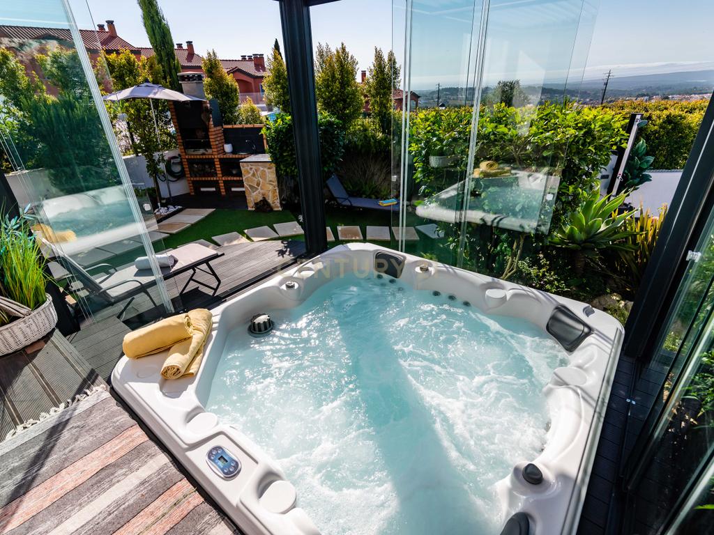 Moradia T3+2 | Sesimbra com Piscina, Jacuzzi, duas Pérgulas Bioclimáticas e muito mais. - Image 82