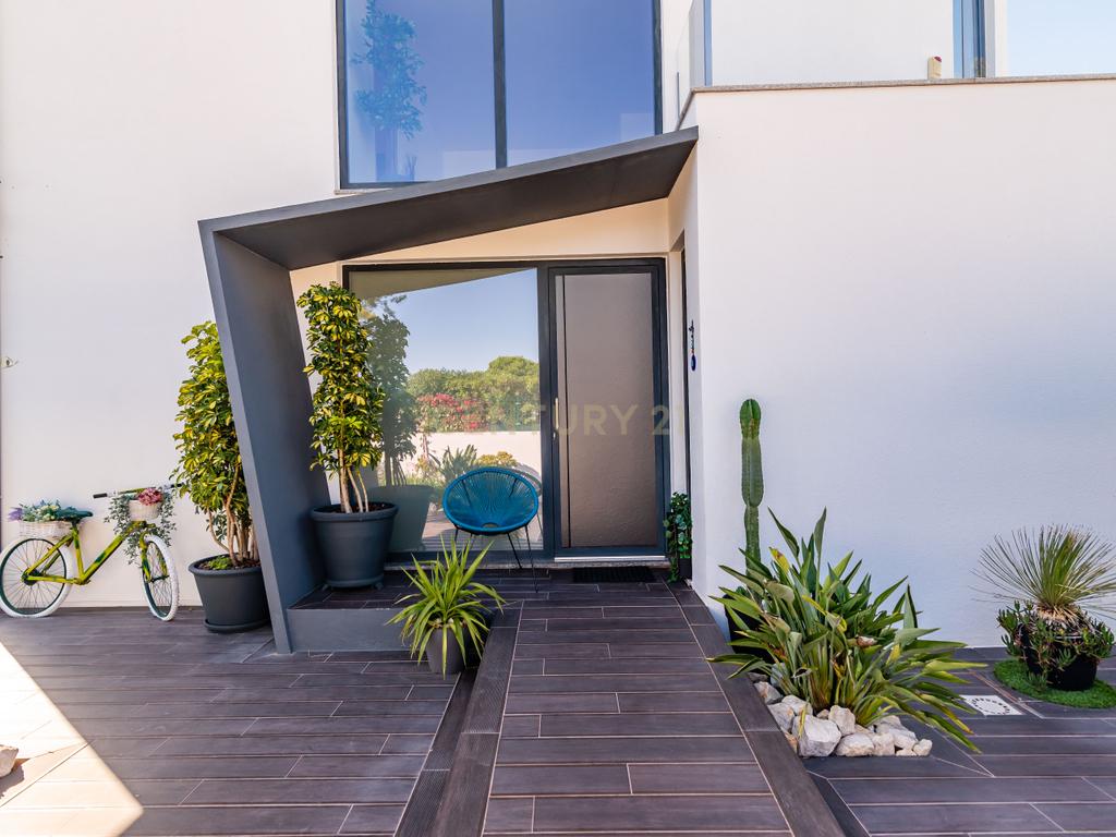 Moradia T3+2 | Sesimbra com Piscina, Jacuzzi, duas Pérgulas Bioclimáticas e muito mais. - Image 88