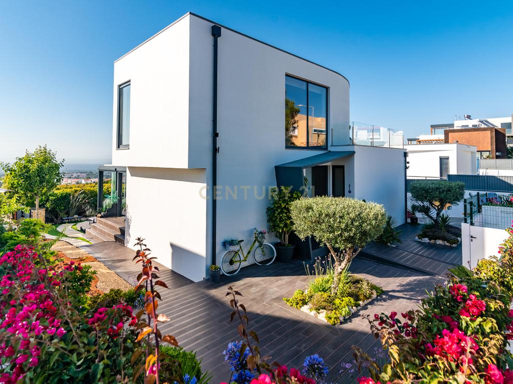 Moradia T3+2 | Sesimbra com Piscina, Jacuzzi, duas Pérgulas Bioclimáticas e muito mais. - Image 91