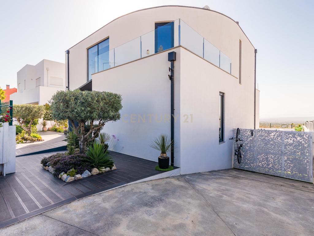 Moradia T3+2 | Sesimbra com Piscina, Jacuzzi, duas Pérgulas Bioclimáticas e muito mais. - Image 92
