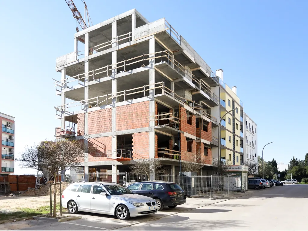 Apartamento T2 + 2 duplex novo com terraço, varanda e box para 2 viaturas - Image 4