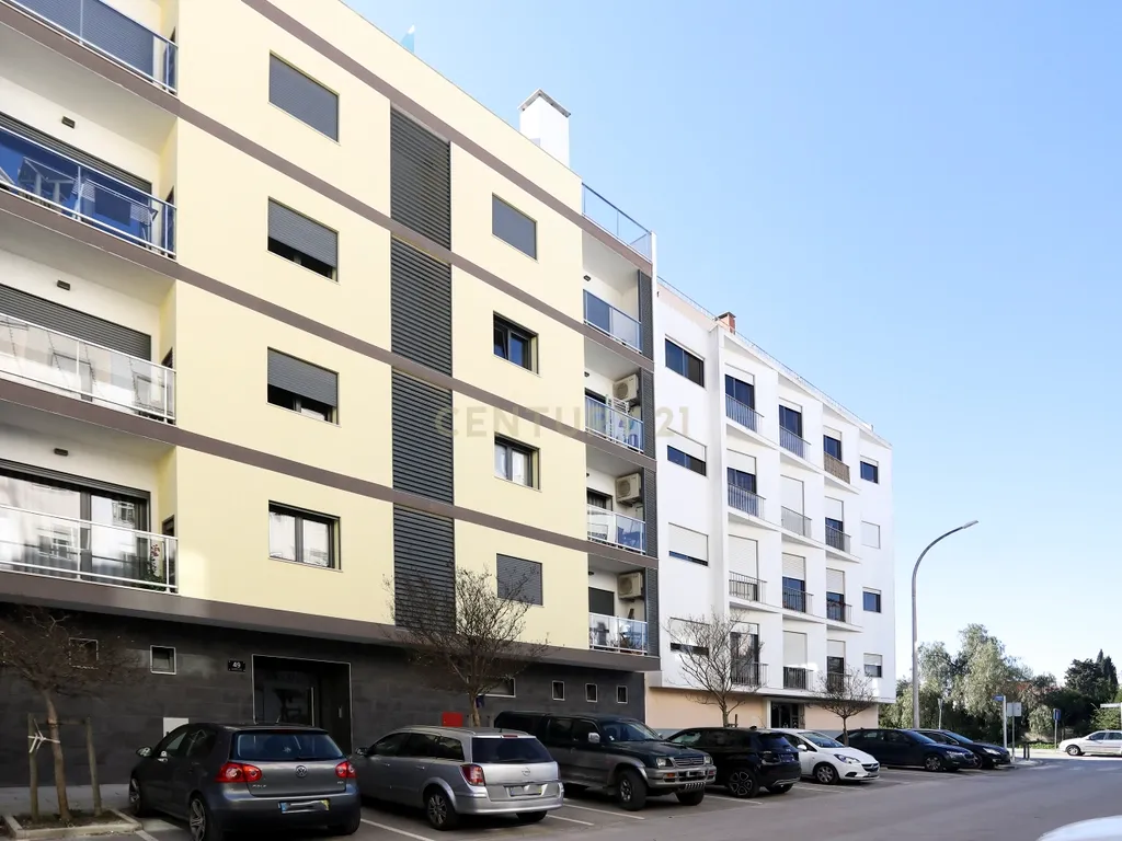 Apartamento T2 + 2 duplex novo com terraço, varanda e box para 2 viaturas - Image 2