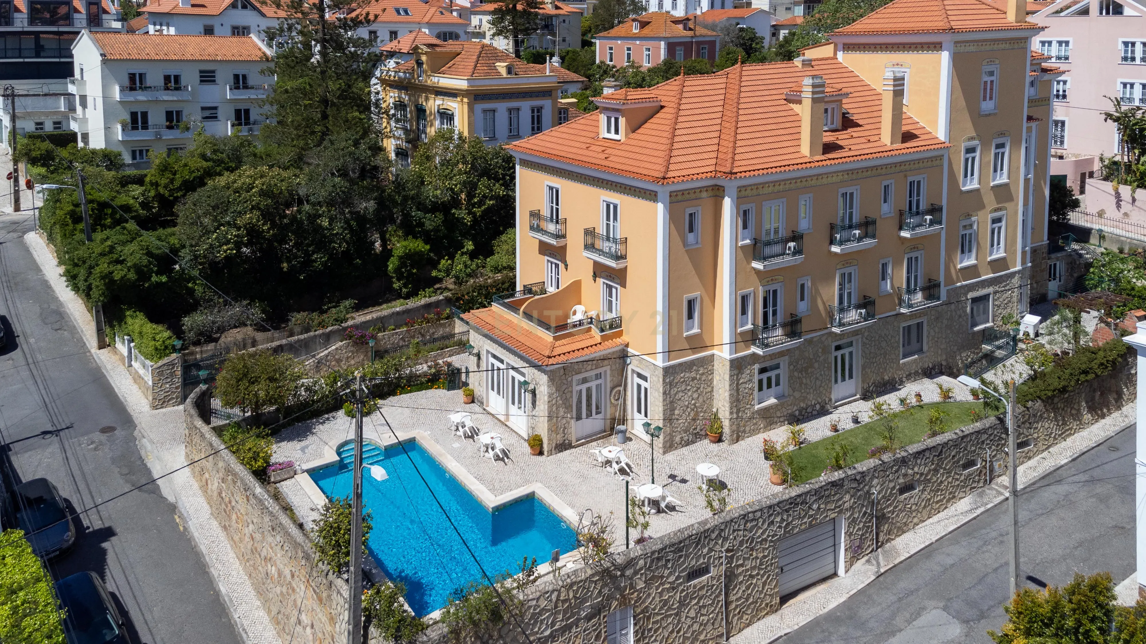 Hotel de Charme no Estoril - Image 1