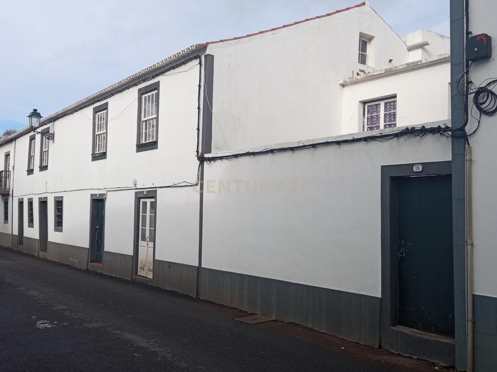 Moradia com 2 andares no centro histórico de Santa Cruz da Graciosa - Image 4