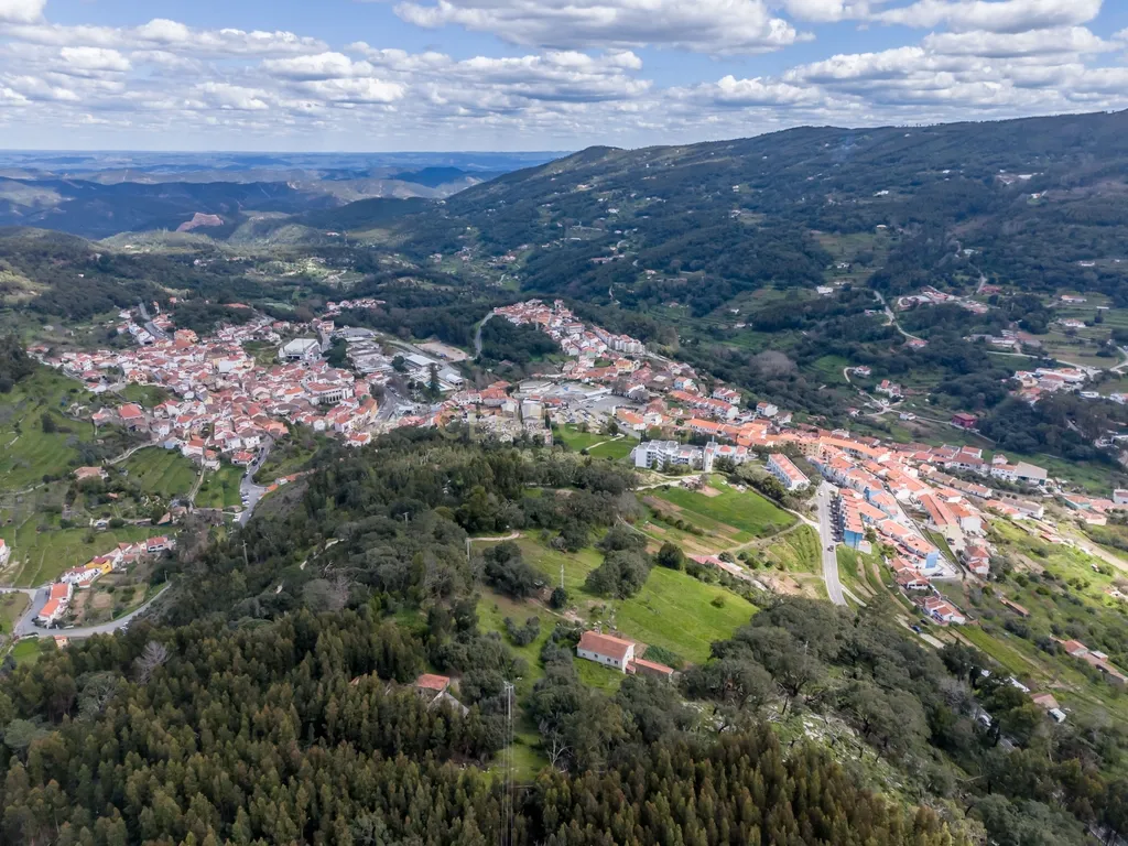 QUINTA COM 2,5 HECTARES EM ZONA CENTRAL DE MONCHIQUE - Image 40