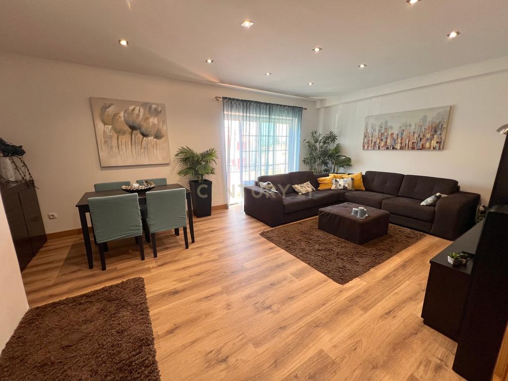 Apartamento T5 na Encosta do Sol em Caldas da Rainha, Luminosidade, espaço e conforto - Image 1