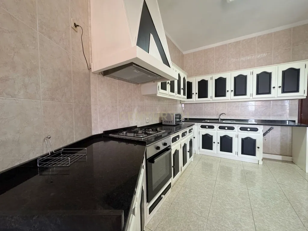 Moradia com 3 Apartamentos com área exterior em Vilela, Paços de Ferreira - Image 4