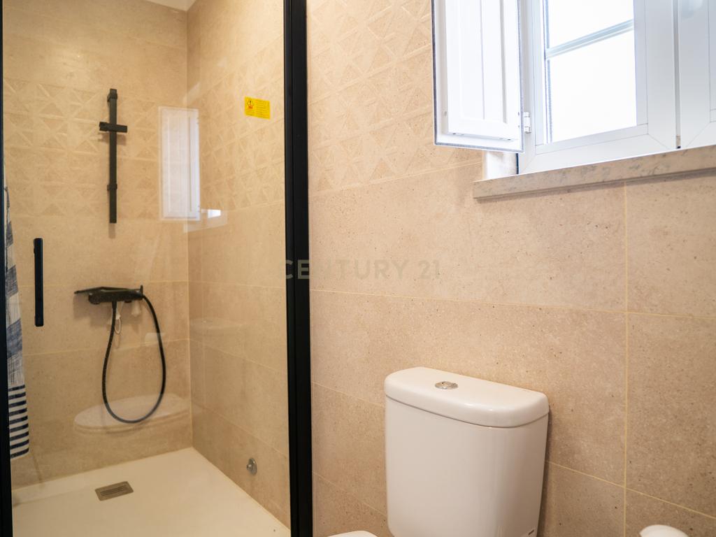 🏡 Moradia T4 Impecável em Olho Marinho – a poucos minutos de Peniche! - Image 31