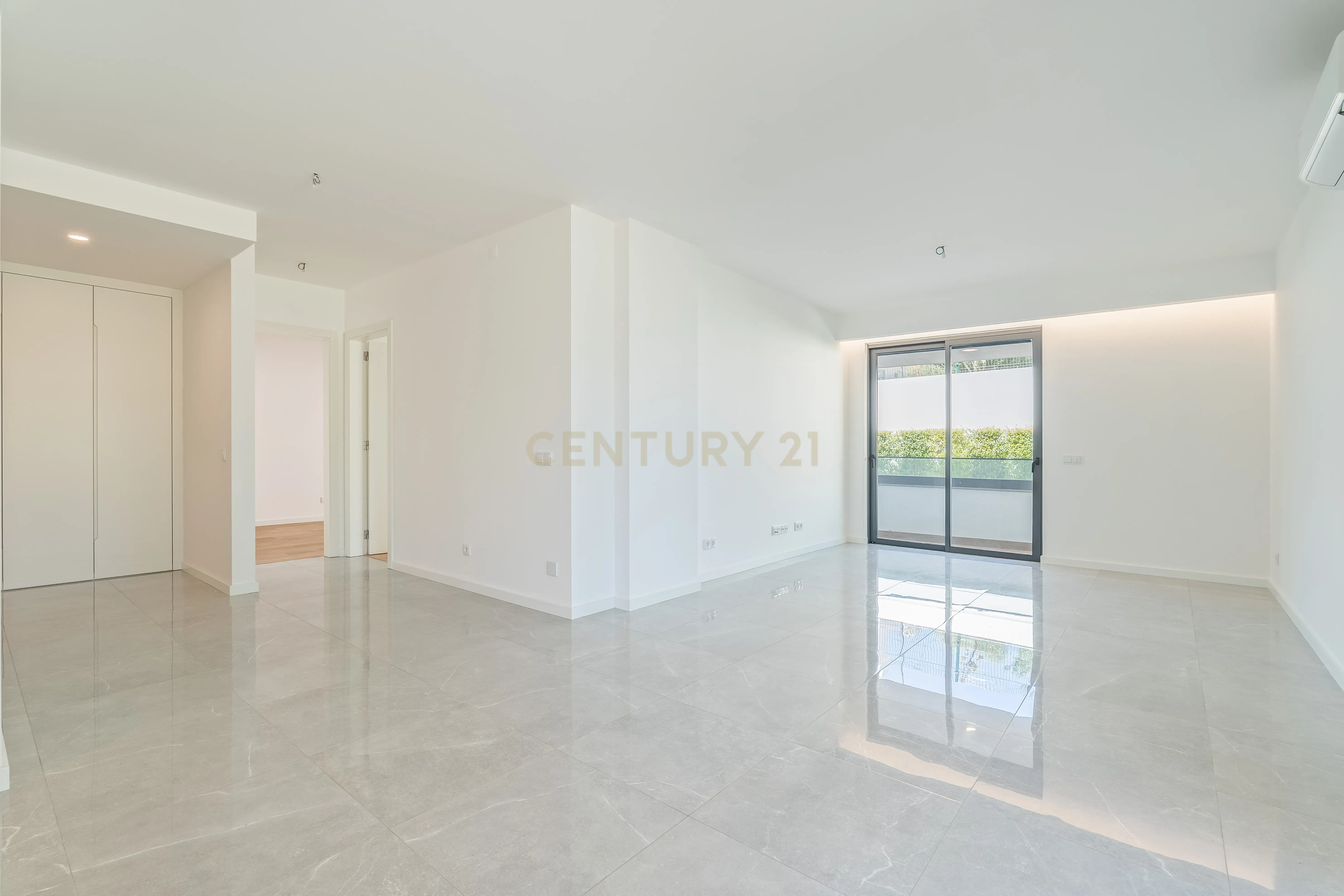 Fotografia 6 de Apartamento T3 Novo a Estrear, Piscina, Estacionamento Privativo,  no Centro de Albufeira – Correeira