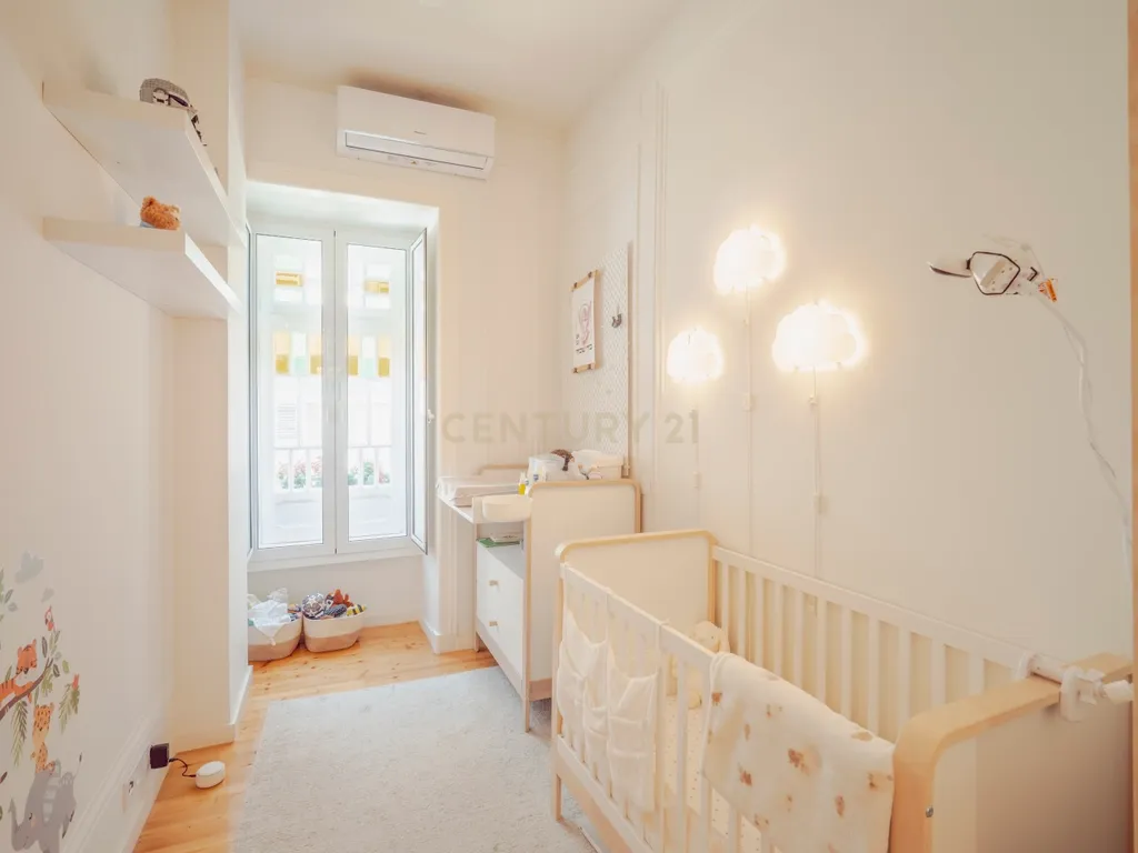 Apartamento Encantador com Jardim Privativo — Santo António, Lisboa - Image 21