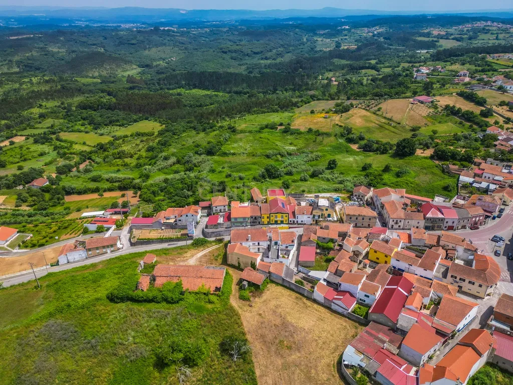 Oportunidade única em Abrunheira! Moradia T3+2 com terraço e vistas panorâmicas - Image 1