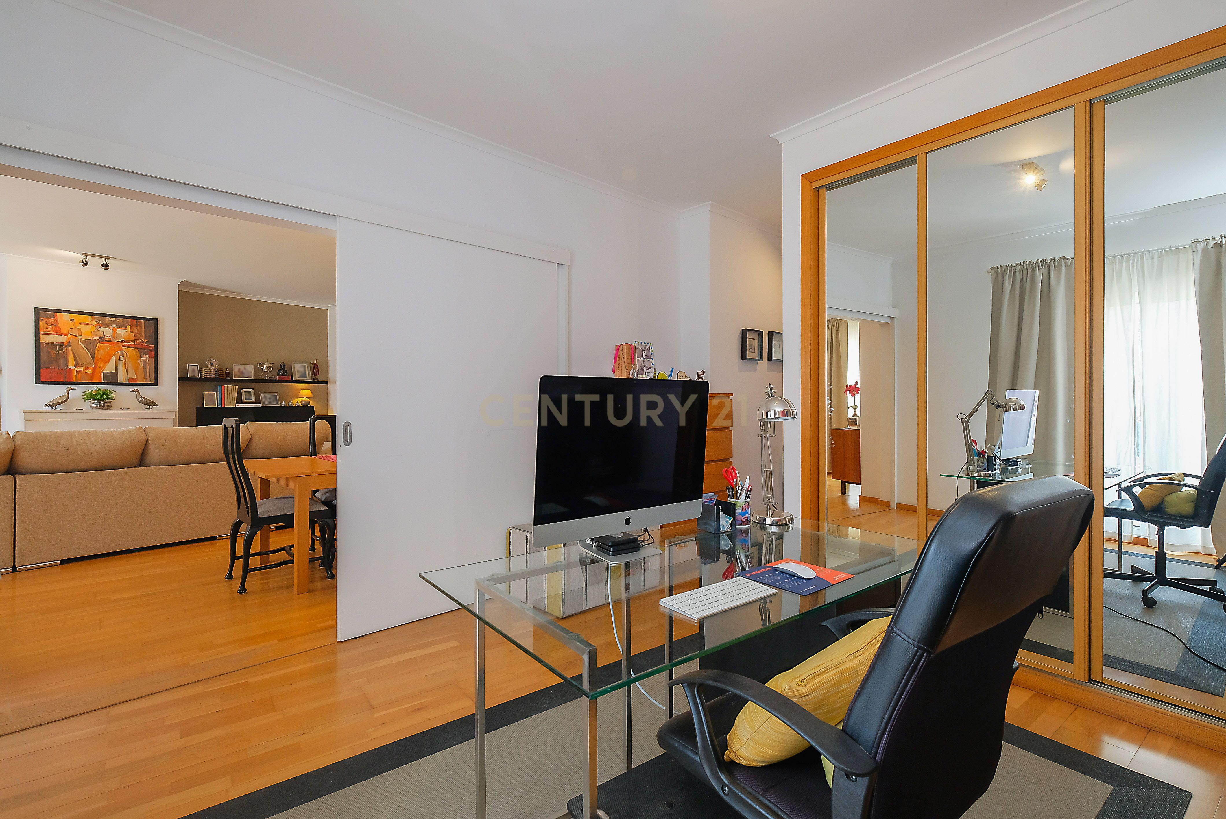 Fotografia 10 de T4 Exclusivo em Urbanizaçao Cabanas Golfe ,| Elegância, Conforto e Natureza