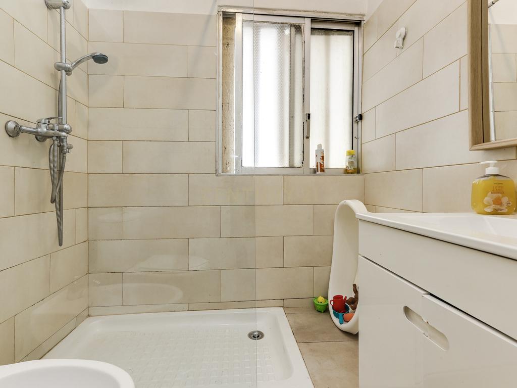 Moradia bifamiliar T4+1 em Pinheiro de Loures, com vistas desafogadas, jardim, pátio, varanda e terraço - Image 19