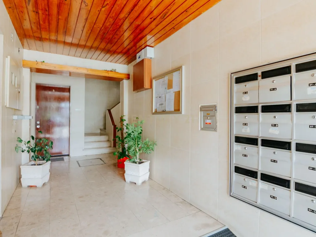 Apartamento T2 Renovado em Miratejo - Image 22