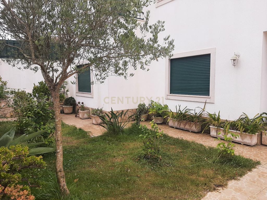 Moradia  T3 na  Lourinhã com Piscina  Garagem e Churrasqueira - Image 20