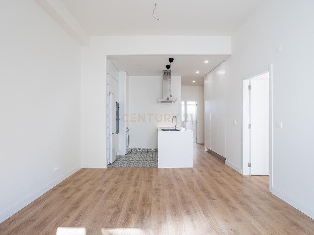 Apartamento T2 NOVO para Venda, em Campolide – Construção de Excelência com Traça Tradicional e Logradouro Privativo - Image 7