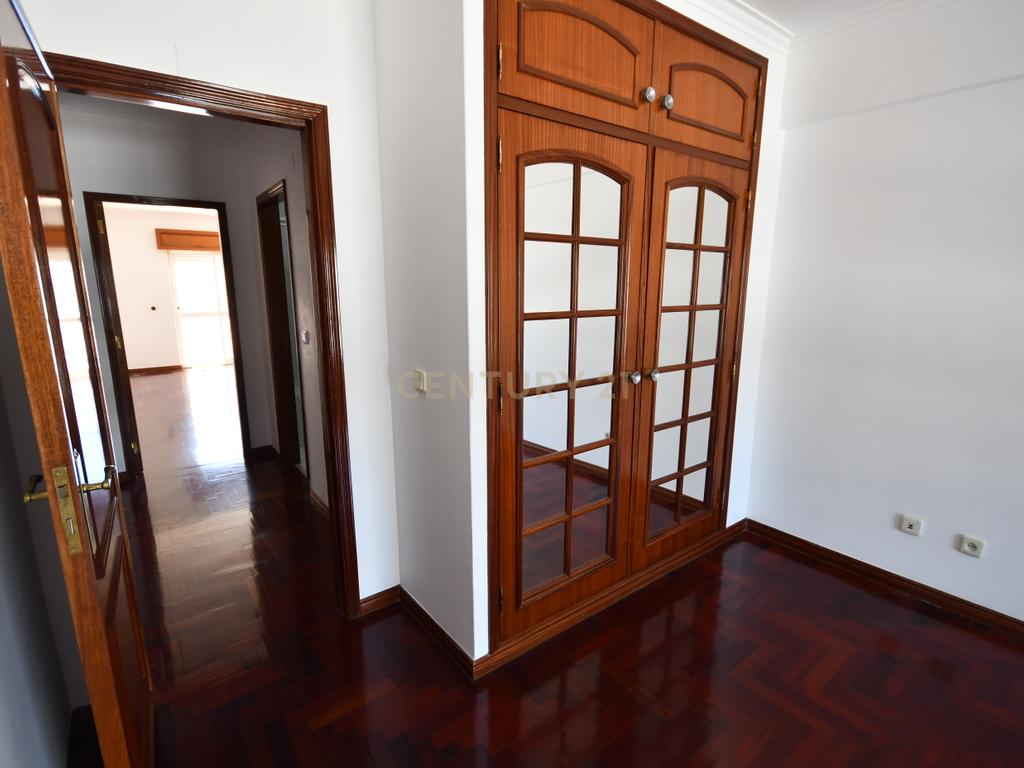  T2  Anta Cacém com  Garagem - Image 10