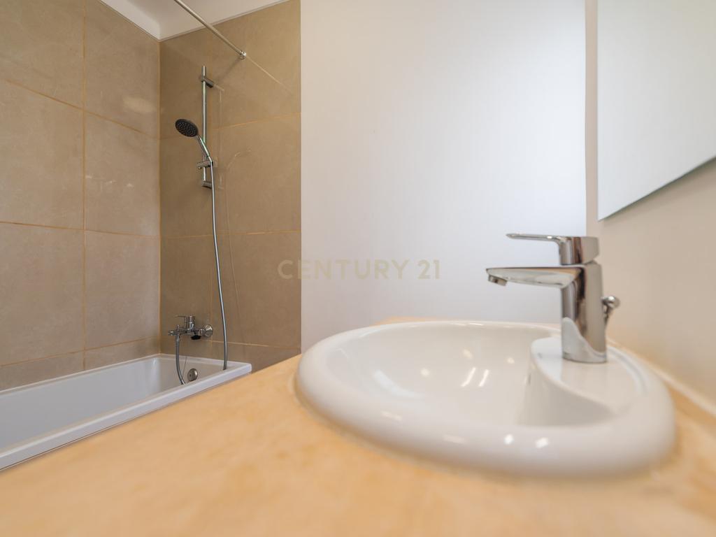 Moradia T3 + 1 Renovada com Jardim e Piscina em Penha de França, Lisboa - Image 71