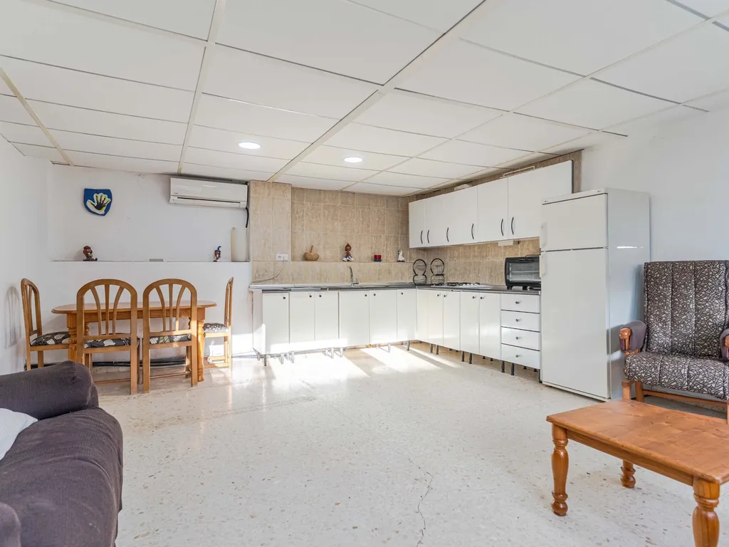Moradia isolada em Otura com um terreno de 1.250 m², piscina, jardim e espaços para viver em paz - Image 62