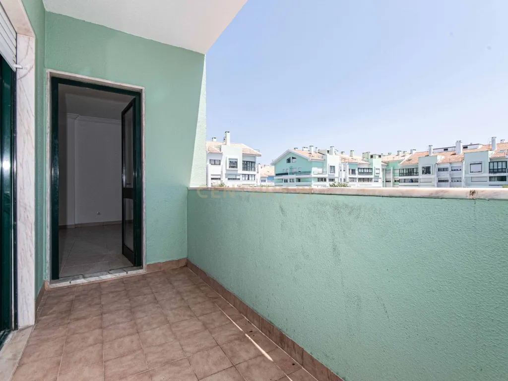 Apartamento T3 com varandas e Estacionamento | Cavaleira – Algueirão Mem Martins - Image 9